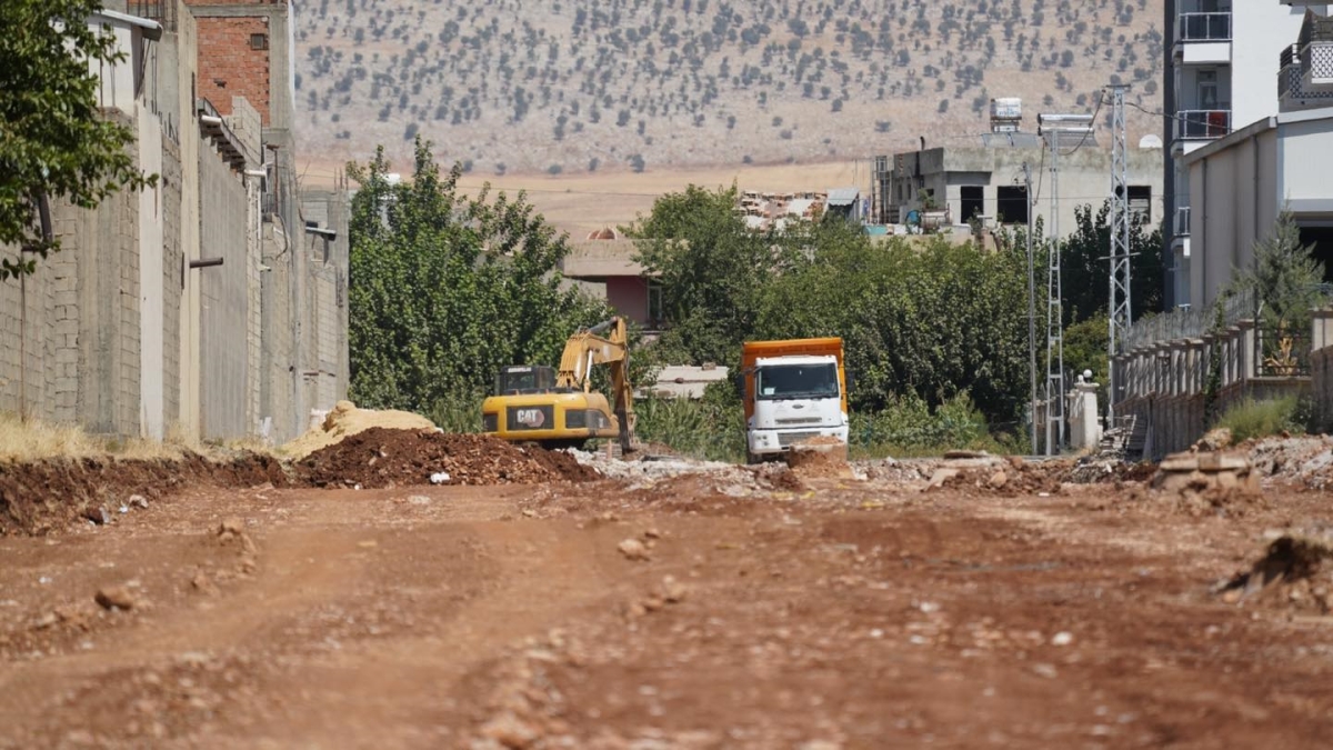 Adıyaman Belediyesi yol açma çalışmalarına devam ediyor