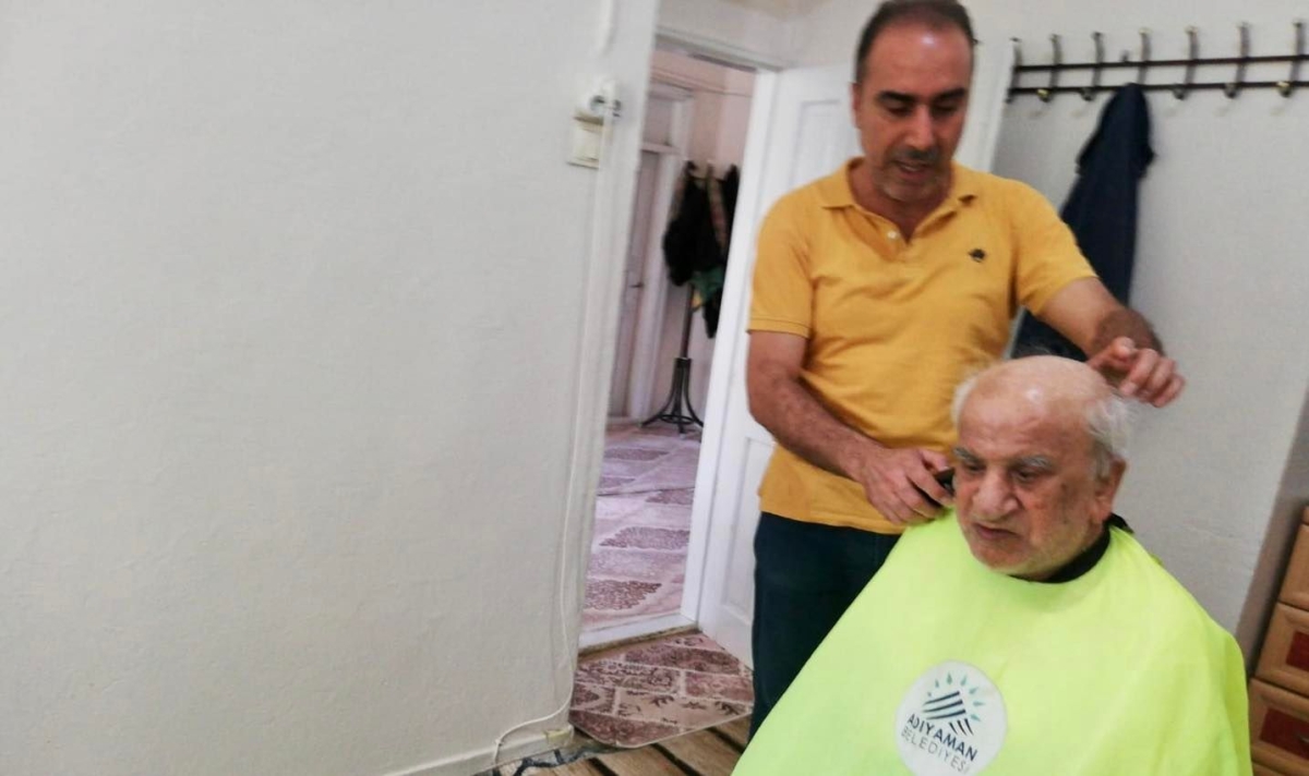 Evde tıraş hizmeti mahalle mahalle uygulanıyor
