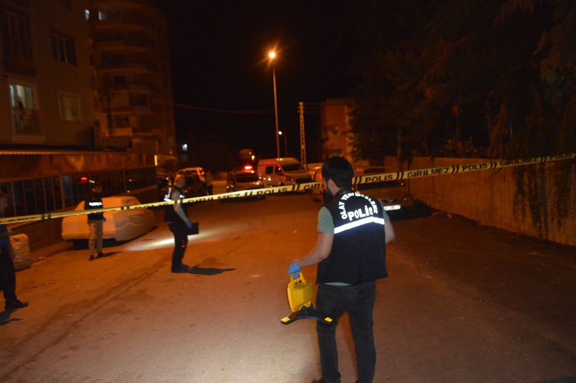 Havaya rast gele tabancayla ateş açan şüpheli kaçtı - Videolu Haber