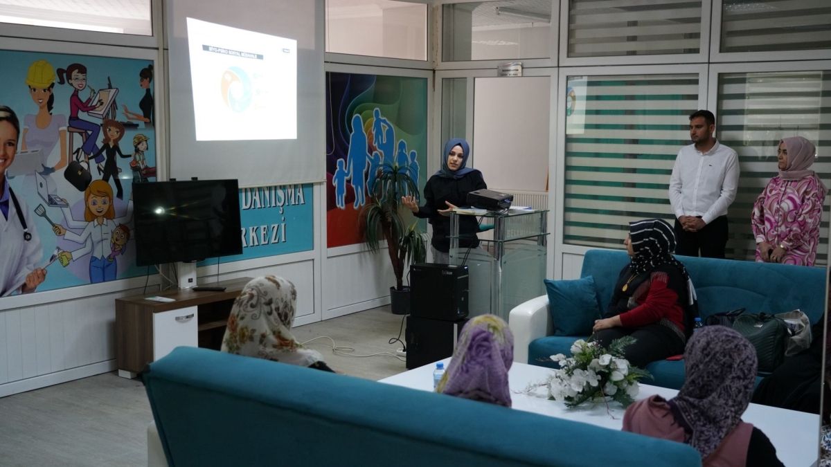 Kadın Danışma Merkezi danışanlarına eğitim