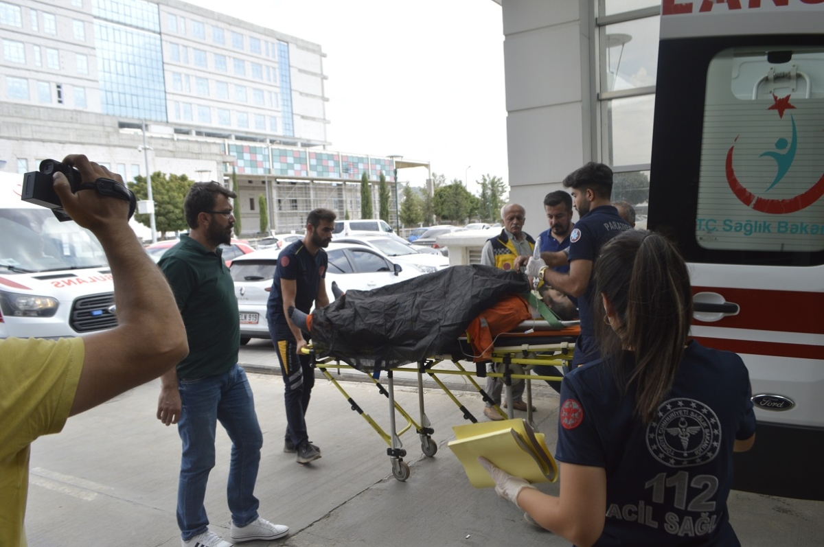 Üzerine elektrik trafosu düşen işçi yaralandı - Videolu Haber