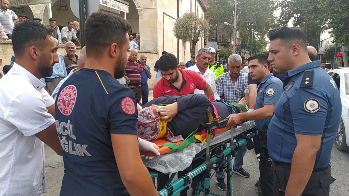 Otomobilin çarpıp kaçtığı kadın yaralandı - Videolu Haber