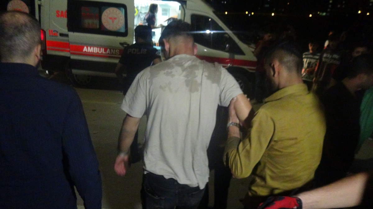 İki grup arasında kavga 1'i ağır 4 yaralı - Videolu Haber