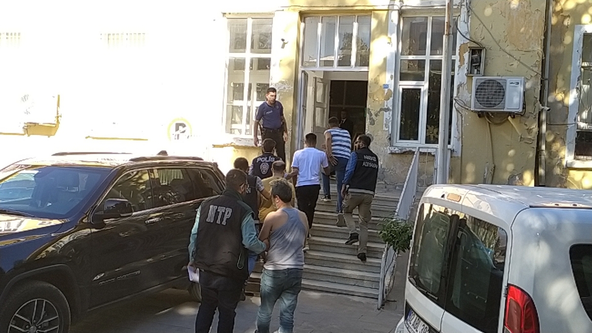 Uyuşturucu operasyonunda gözaltına alınan 4 şüpheliden 2'si tutuklandı