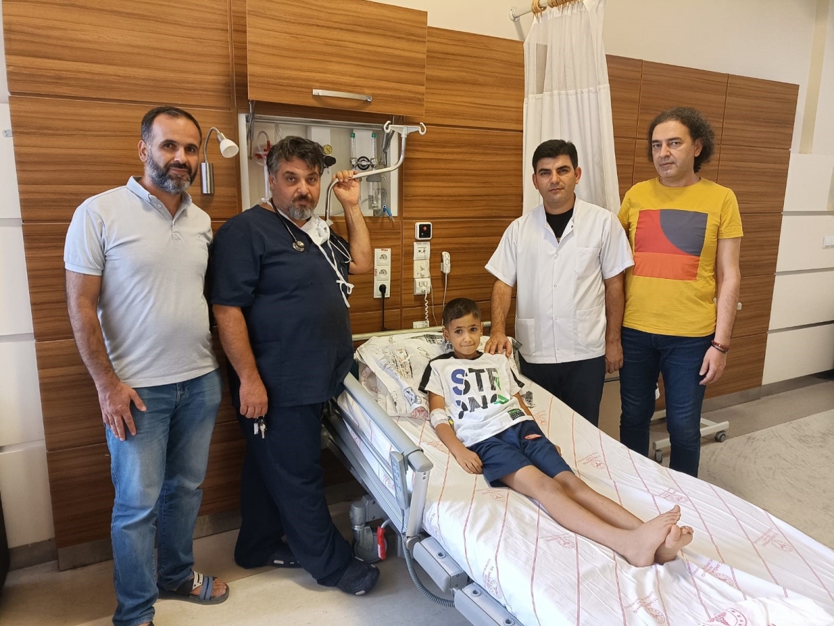 Hastanın kalp çıkışına sıkışan yabancı cisim kasıktan alındı