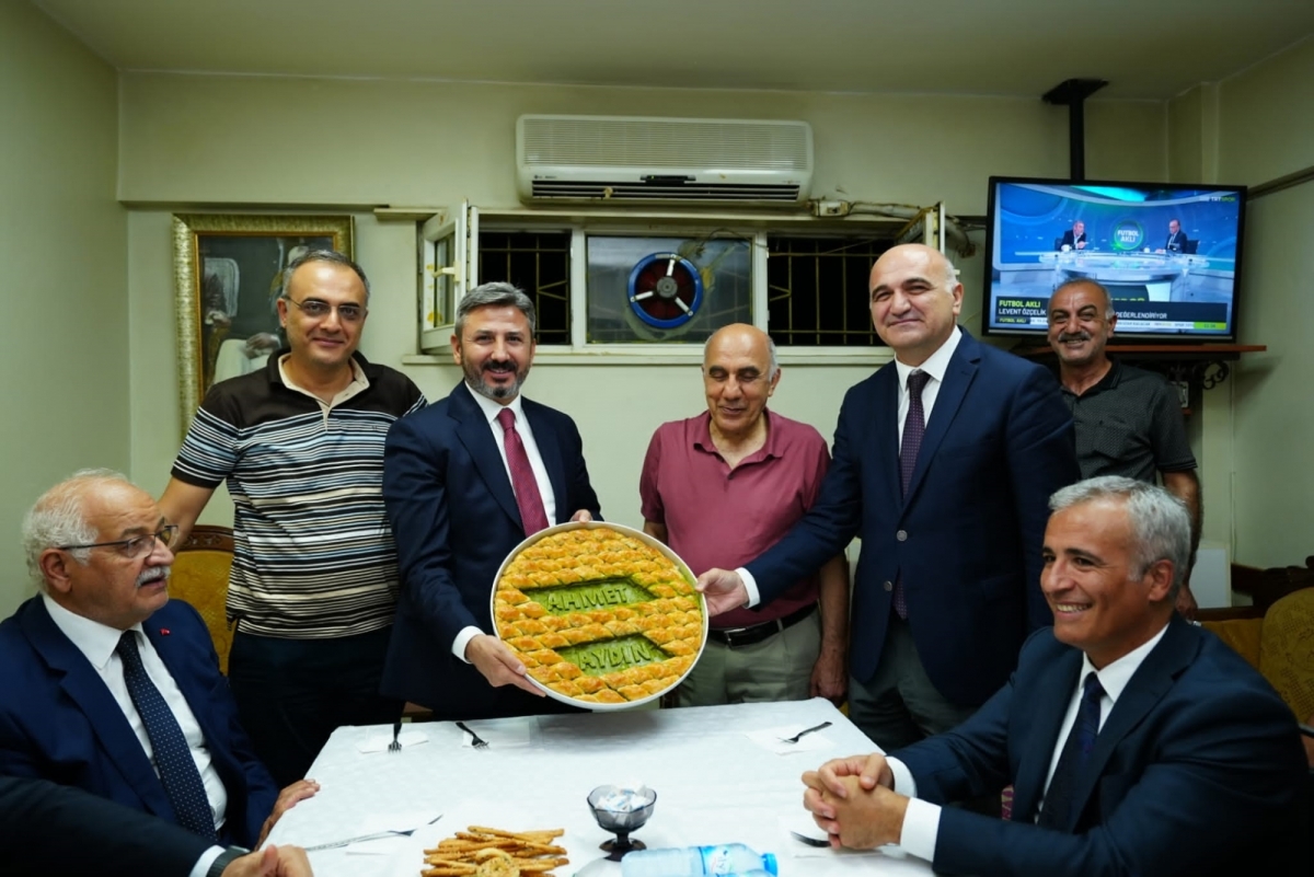 Başkan Aydın Adıyamanlılar Kültür ve Dayanışma Derneğini ziyaret etti