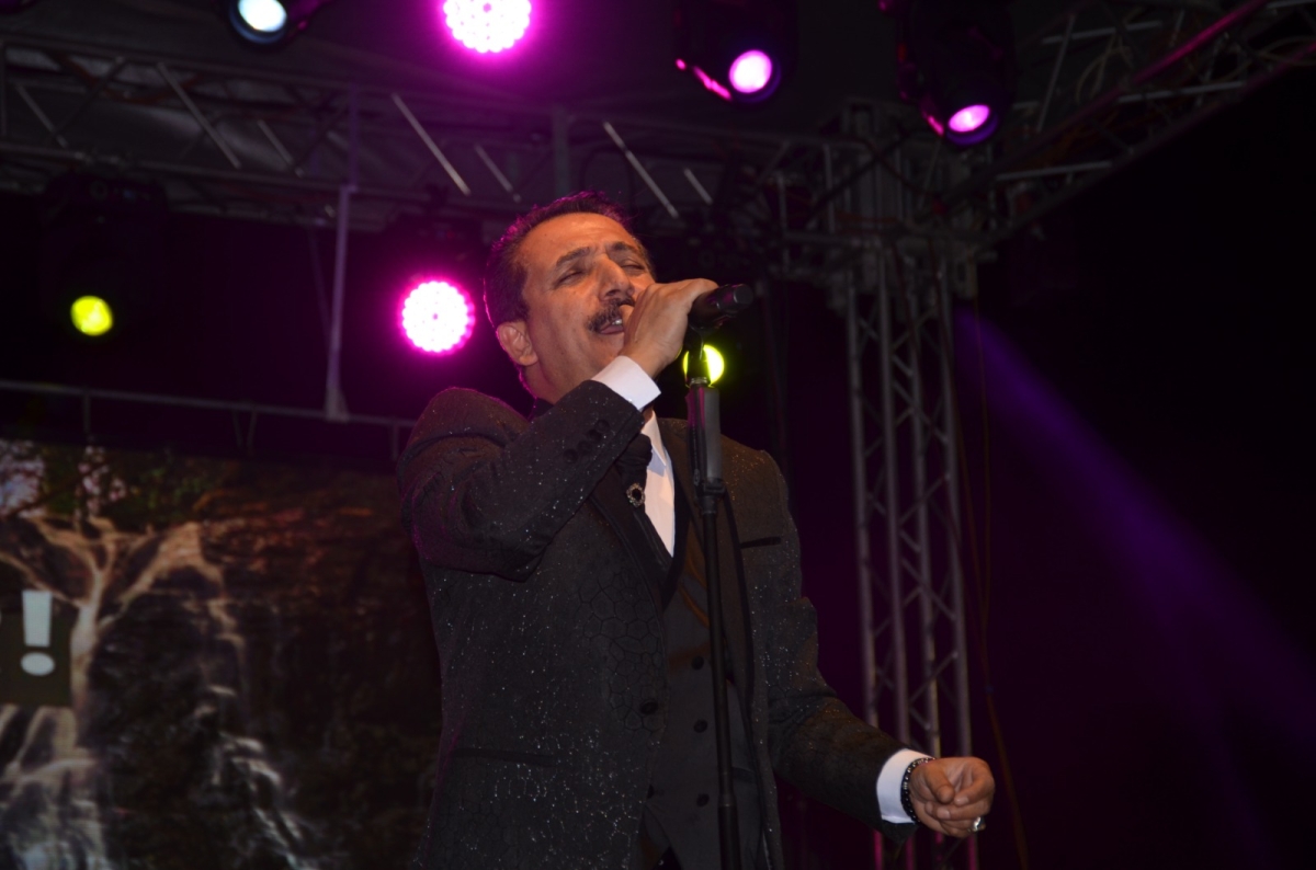 Besnililer konserle coştu