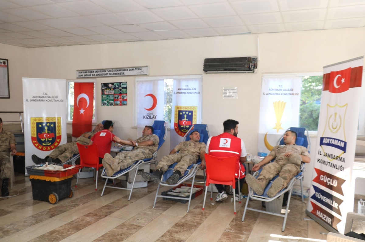 Jandarmadan kan bağışına destek