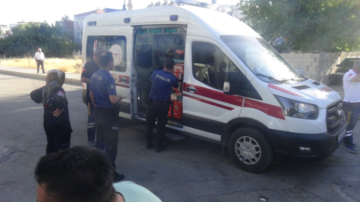 Otomobille çarpışan ambulanstaki doktor yaralandı
