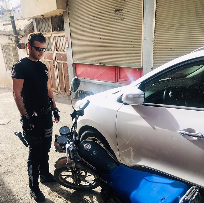 Durdurulan motosiklet çalıntı çıkınca sürücüsü gözaltına alındı