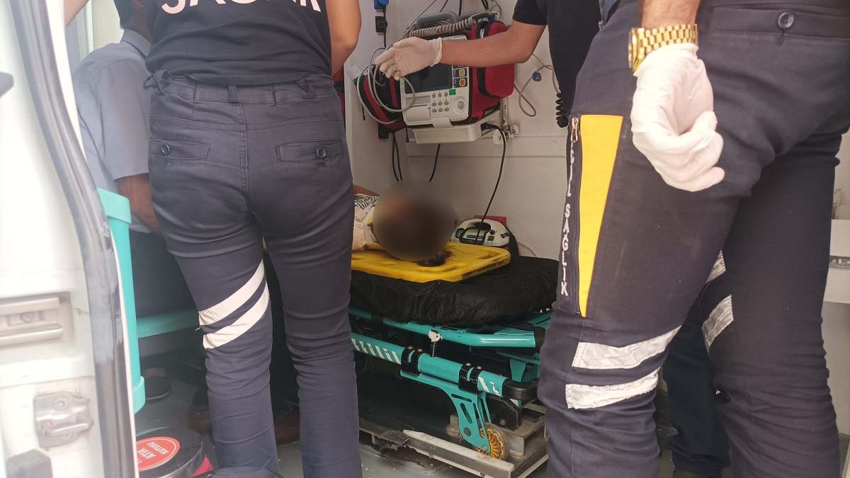 Otomobilin çarpıp kaçtığı küçük çocuk yaralandı