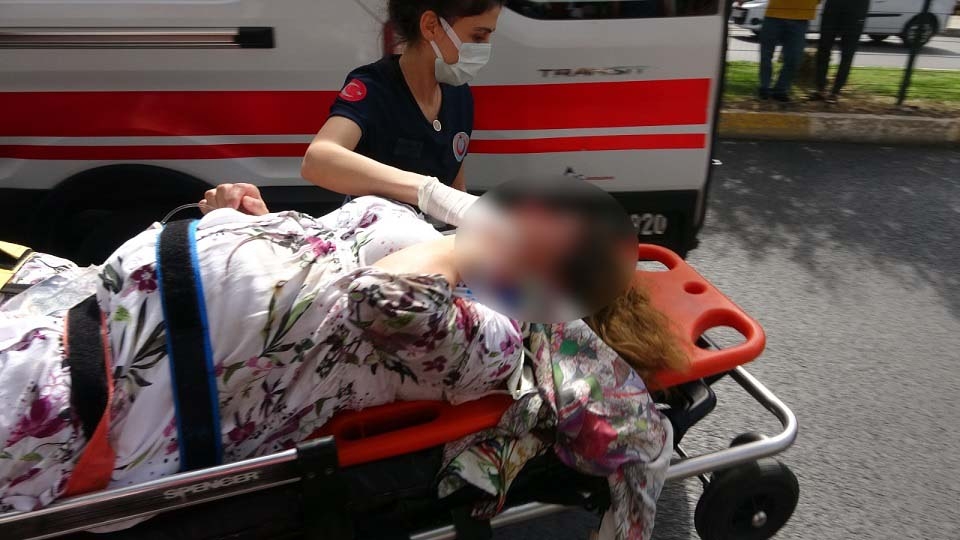 Otomobilin çarptığı hamile kadının bebeği kurtarılamadı