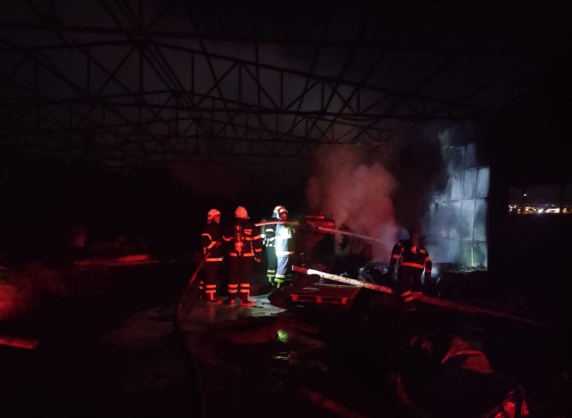Adıyaman’da lastik fabrikasında korkutan yangın - Videolu Haber