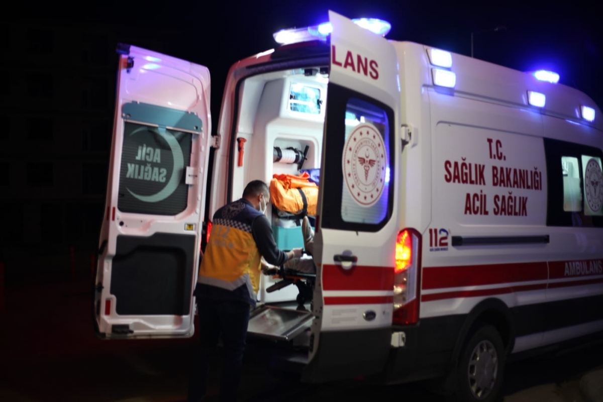 Gölbaşı’nda iki otomobil çarpıştı: 3 yaralı