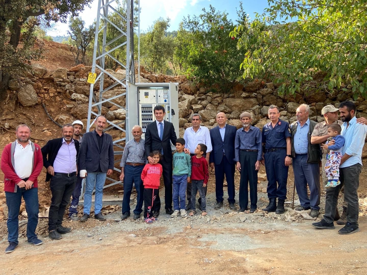 Hasanlar mezrası elektriğe kavuştu