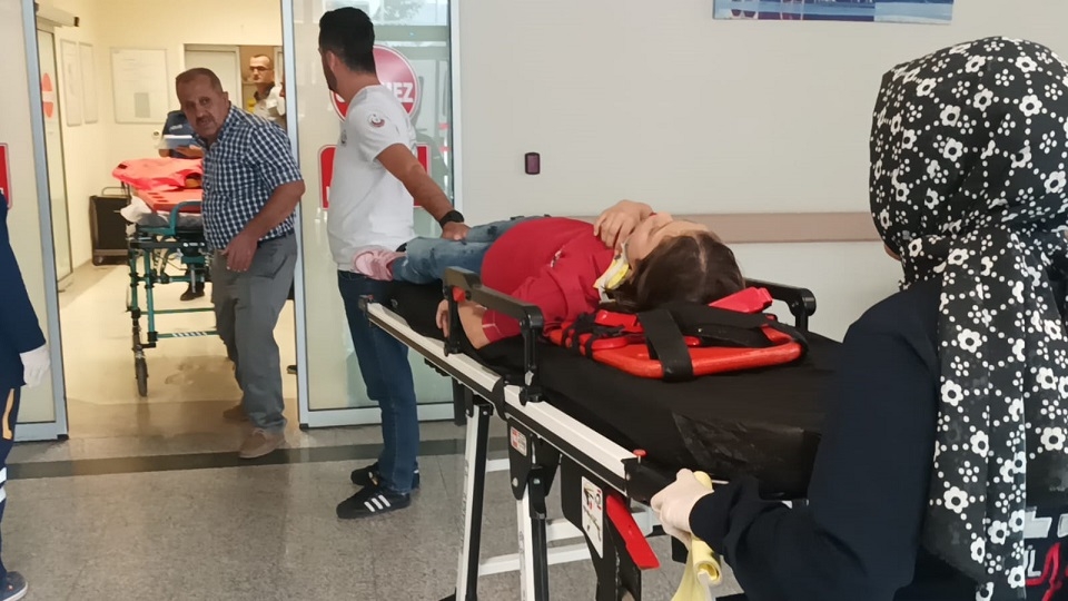Otomobilin çarpıp kaçtığı küçük çocuk yaralandı