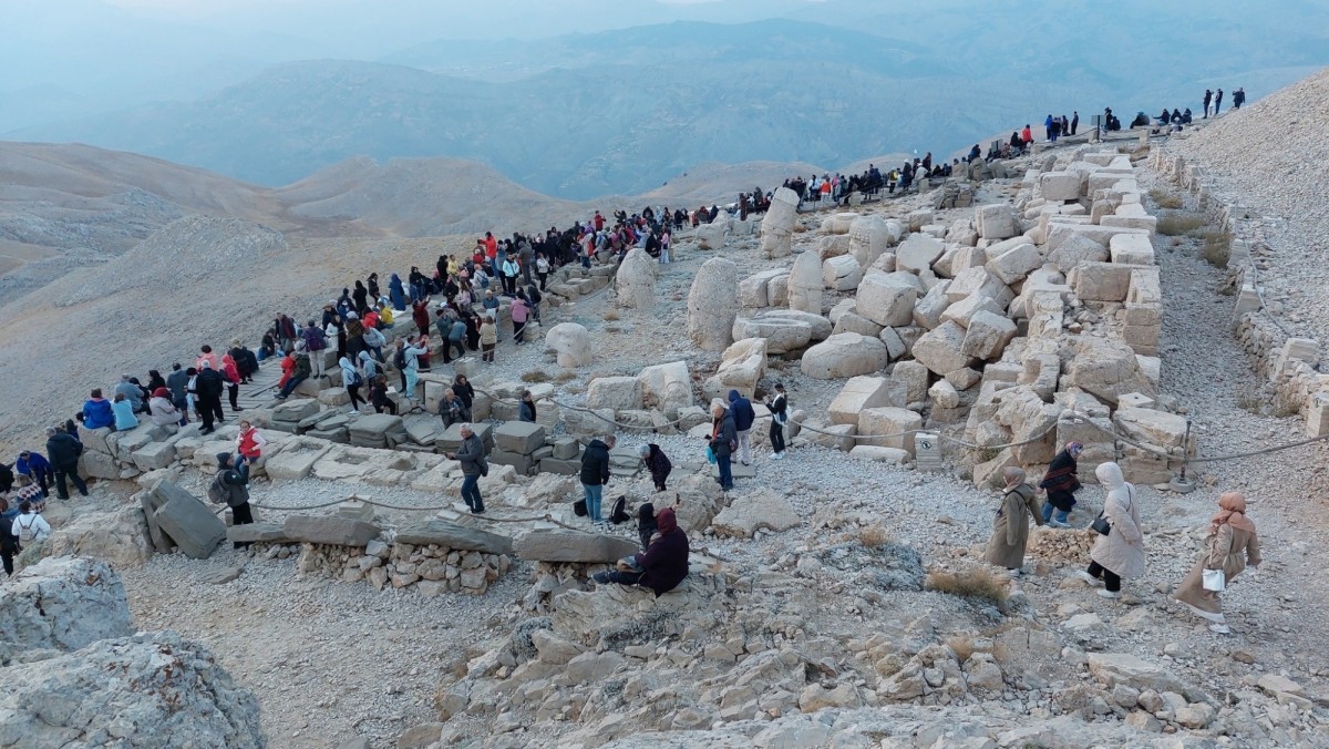 Nemrut dağına yerli ve yabancı turist akımı