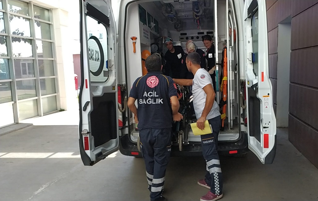 İple kendisini asmaya çalışan genci yakınları kurtardı