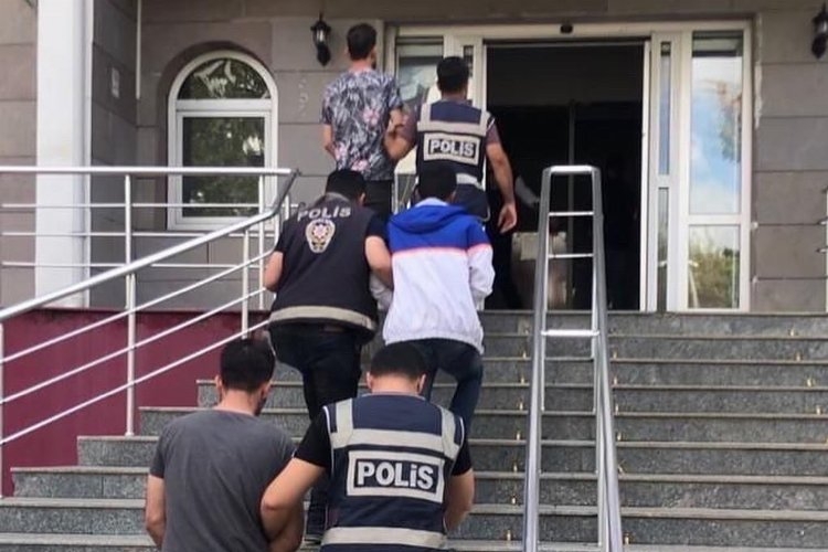 Gölbaşı'nda ceviz hırsızları tutuklandı