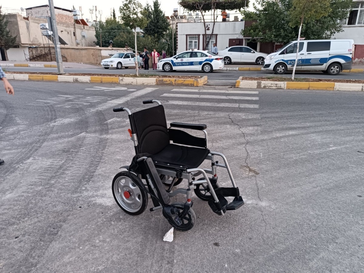 Yolun karşına geçmeye çalışan yaya otomobilin çarpması sonucu yaralandı