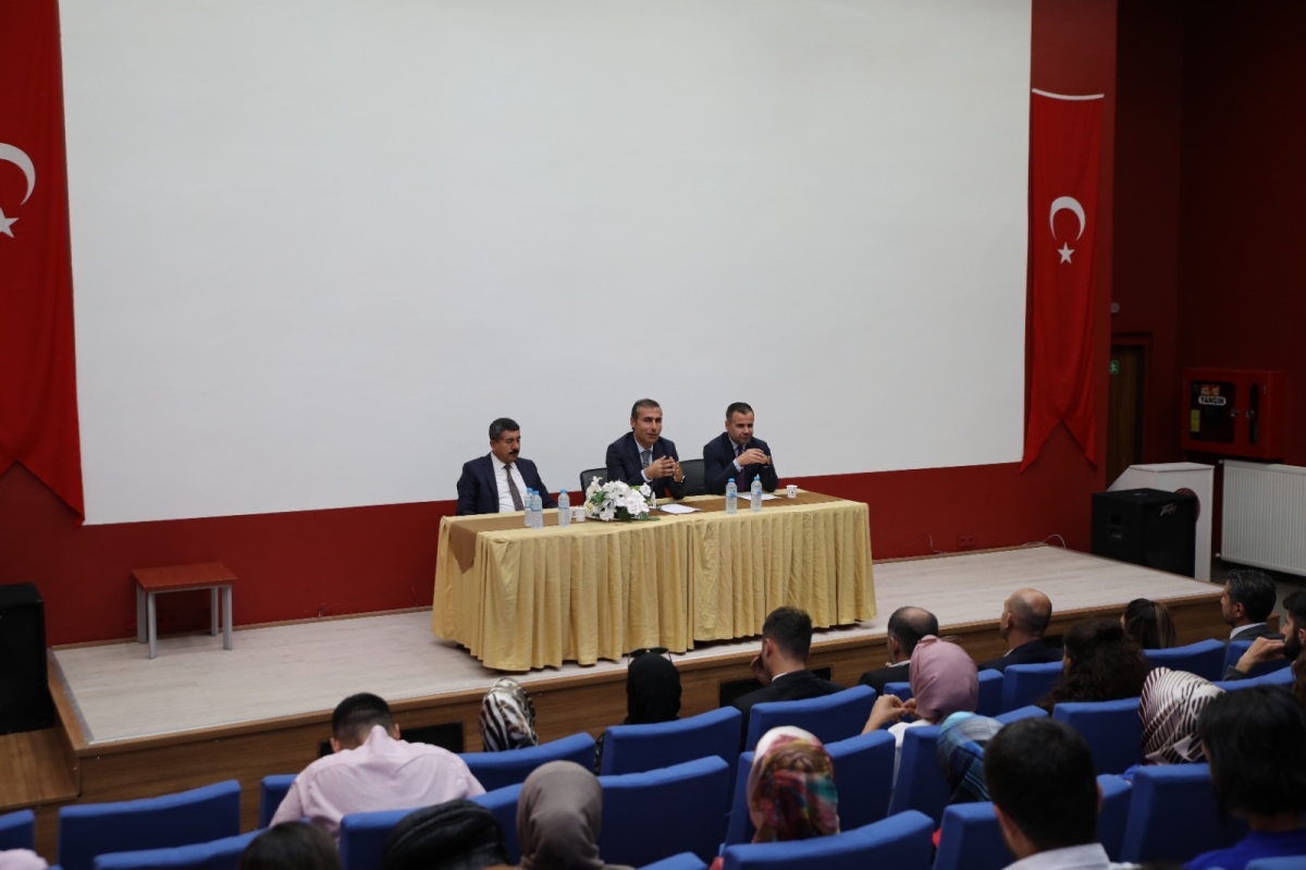 Fikret Keleş: Gönüllü gençlerle değerlendirme toplantısı yaptı