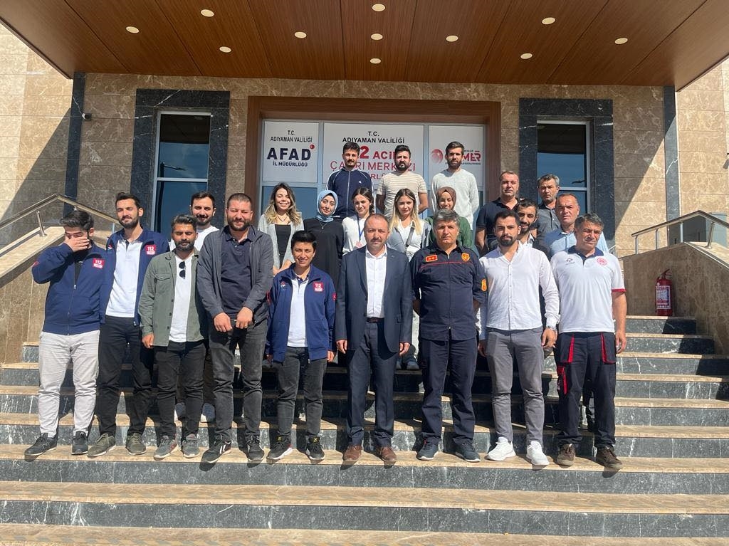 İtfaiye ekipleri 112 acil personeline afet eğitimi verdi