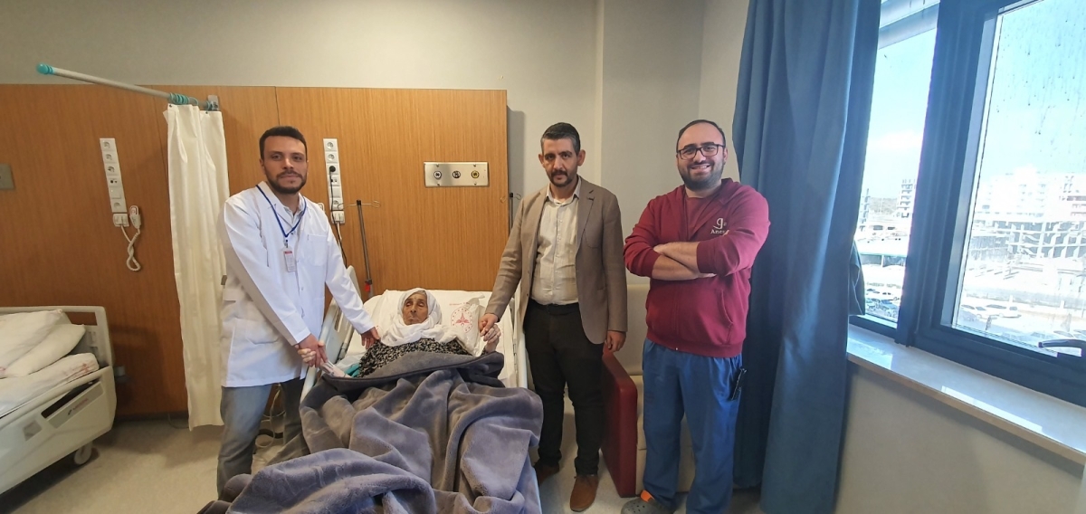 Şanlıurfa’da 105 yaşındaki hasta başarılı ameliyat ile yürümeye başladı - Videolu Haber