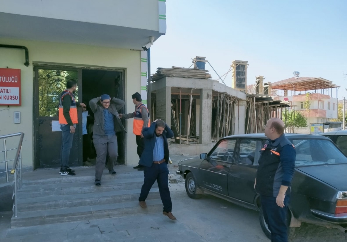 Gölbaşı’nda öğrenci yurdunda deprem tatbikatı yapıldı 