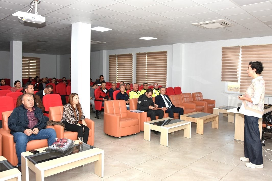 Kadına yönelik şiddetle mücadele eğitim semineri verildi