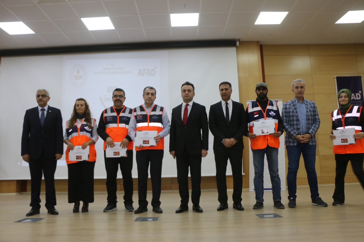Adıyaman'da AFAD gönüllüleri kimliklerini aldı