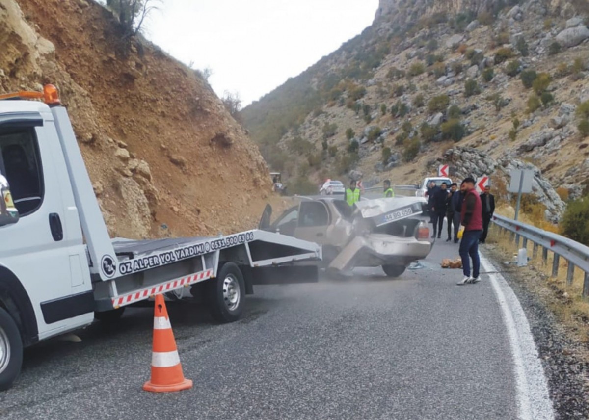 Gerger’de otomobil takla attı: 2 yaralı