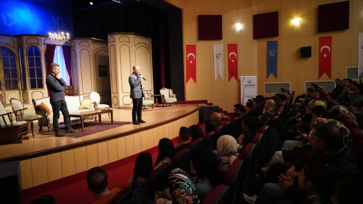 'Bir Adam Yaratmak' adlı tiyatro oyunu sahnelendi 
