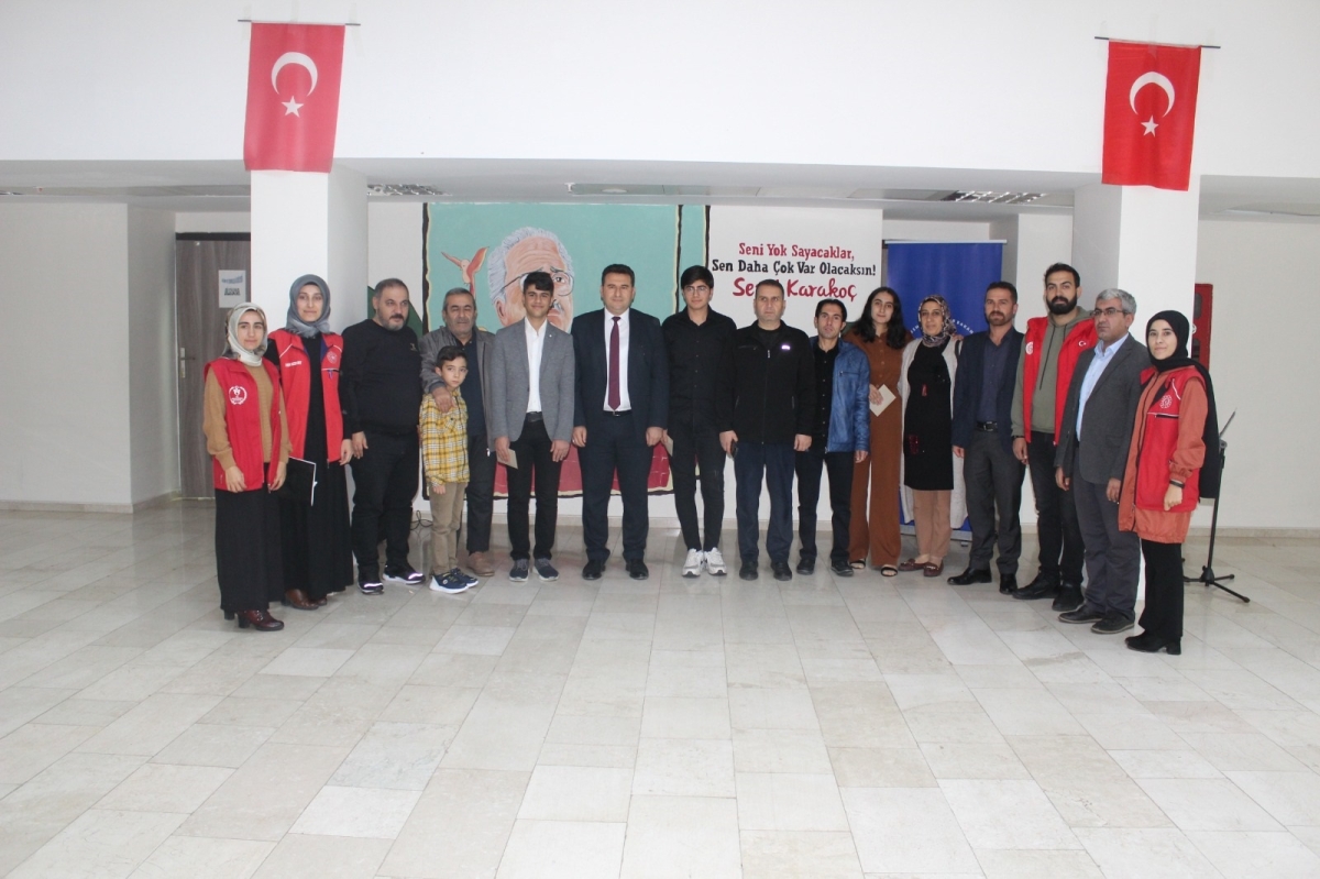 Kahta’da öğrenciler Şair Sezai Karakoç’u andı