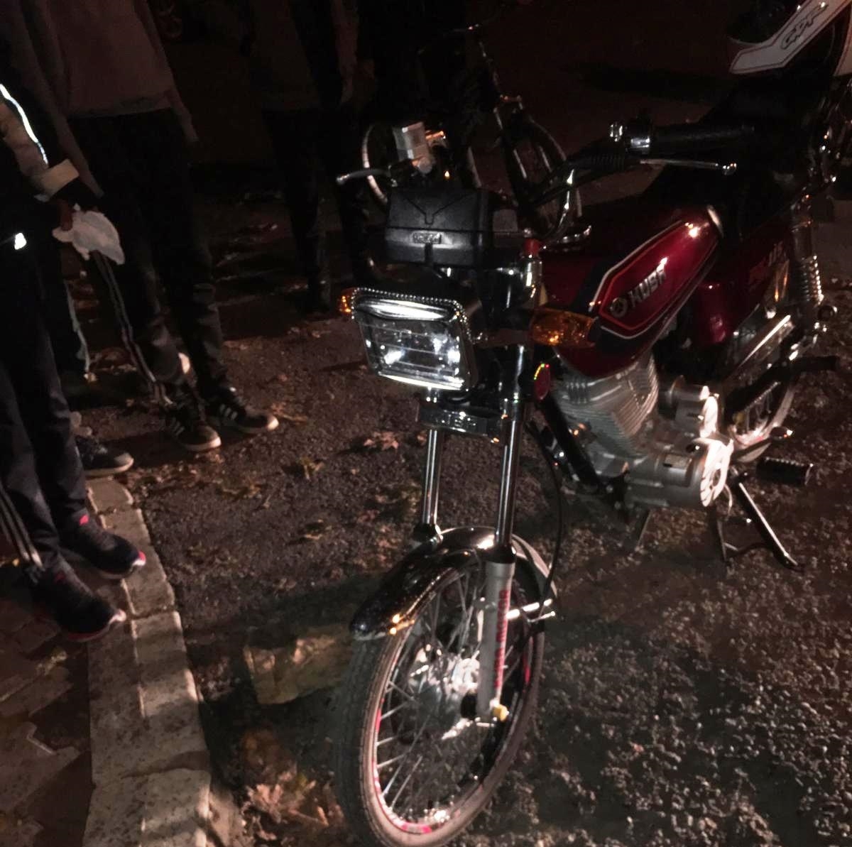 Motosikletler ile otomobil çarpıştı: 2 yaralı