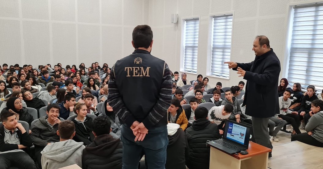 Öğrenciler terörle mücadele hakkında bilgilendirildi
