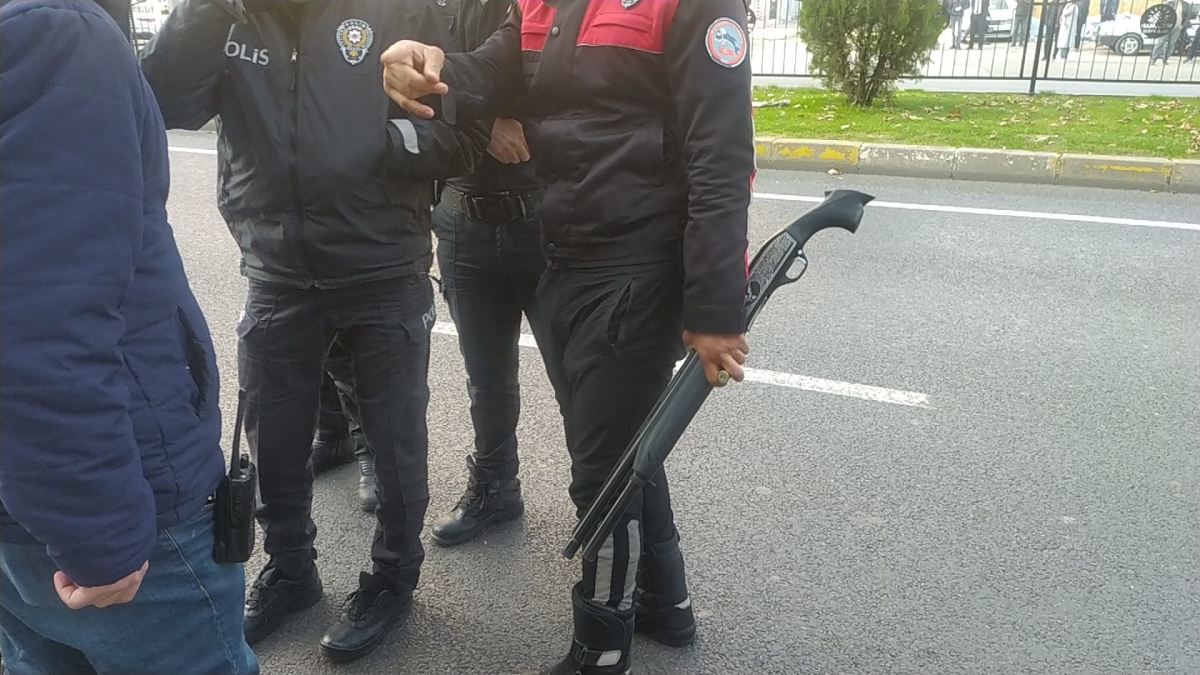 Kavgada tüfekten çıkan saçmalardan 2 kişi yaralandı 