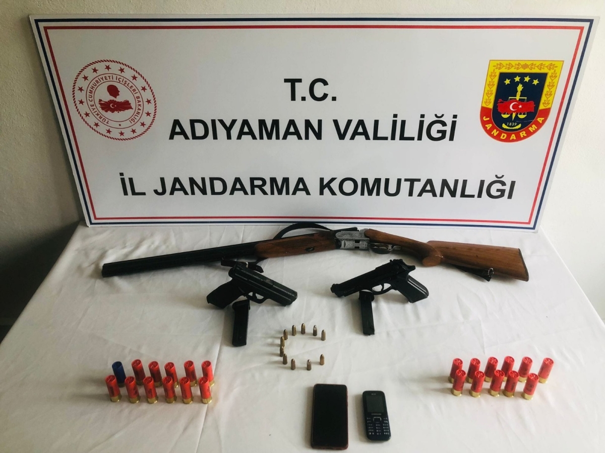 Evde cephanelik çıktı