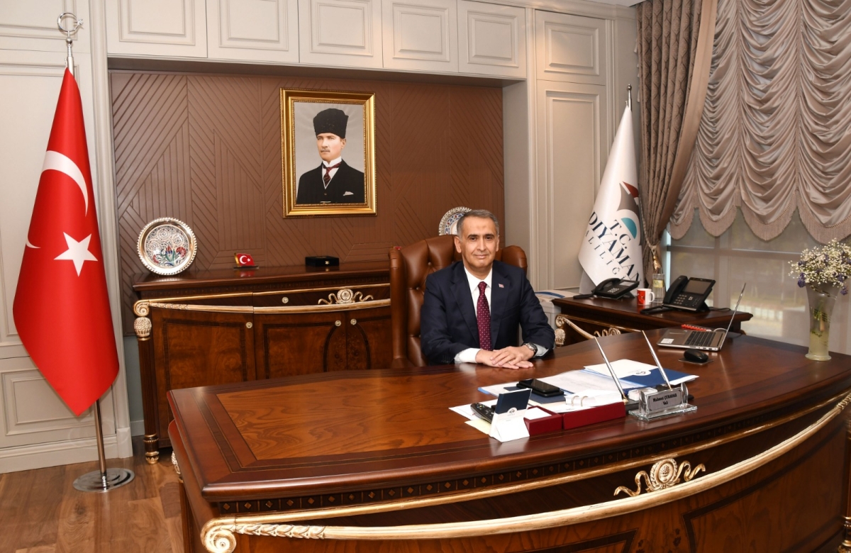 Vali Çuhadar'ın '10 Aralık Dünya İnsan Hakları Günü' mesajı