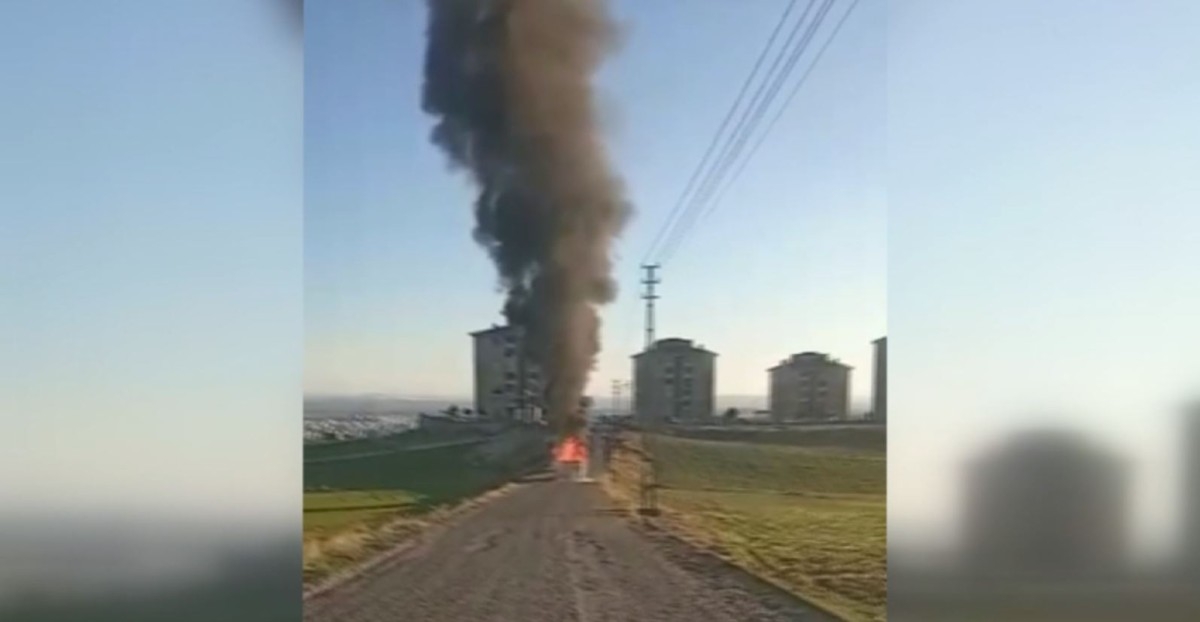 Yolcu dolu şehir içi minibüs alev alev yandı  