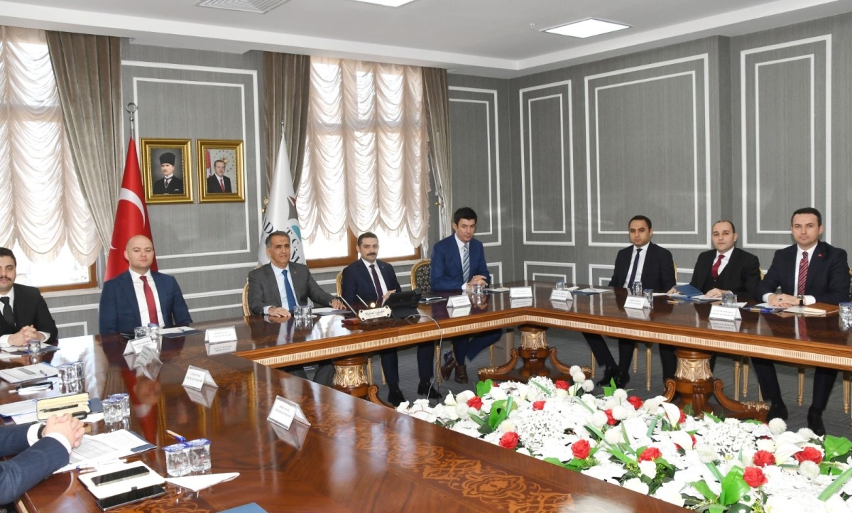Vali Çuhadar, ilçe kaymakamlarıyla toplantı yaptı
