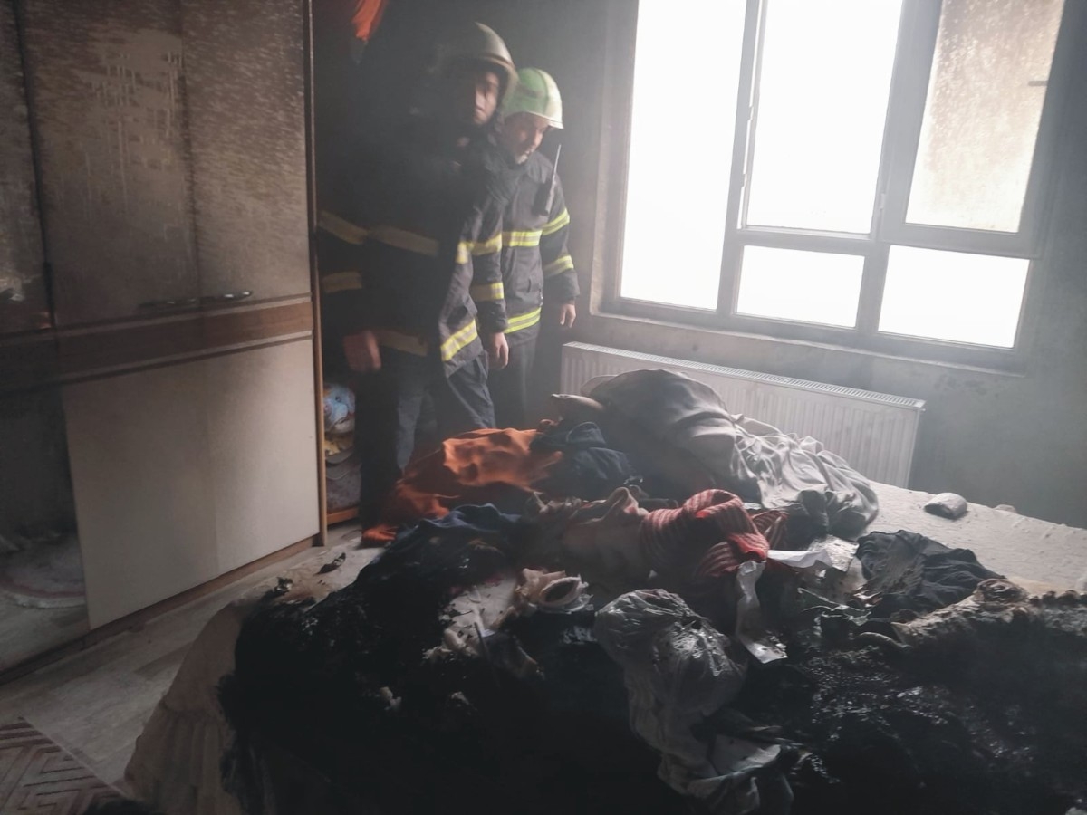 Yangında dumandan etkilenen çocuk tedavi altına alındı