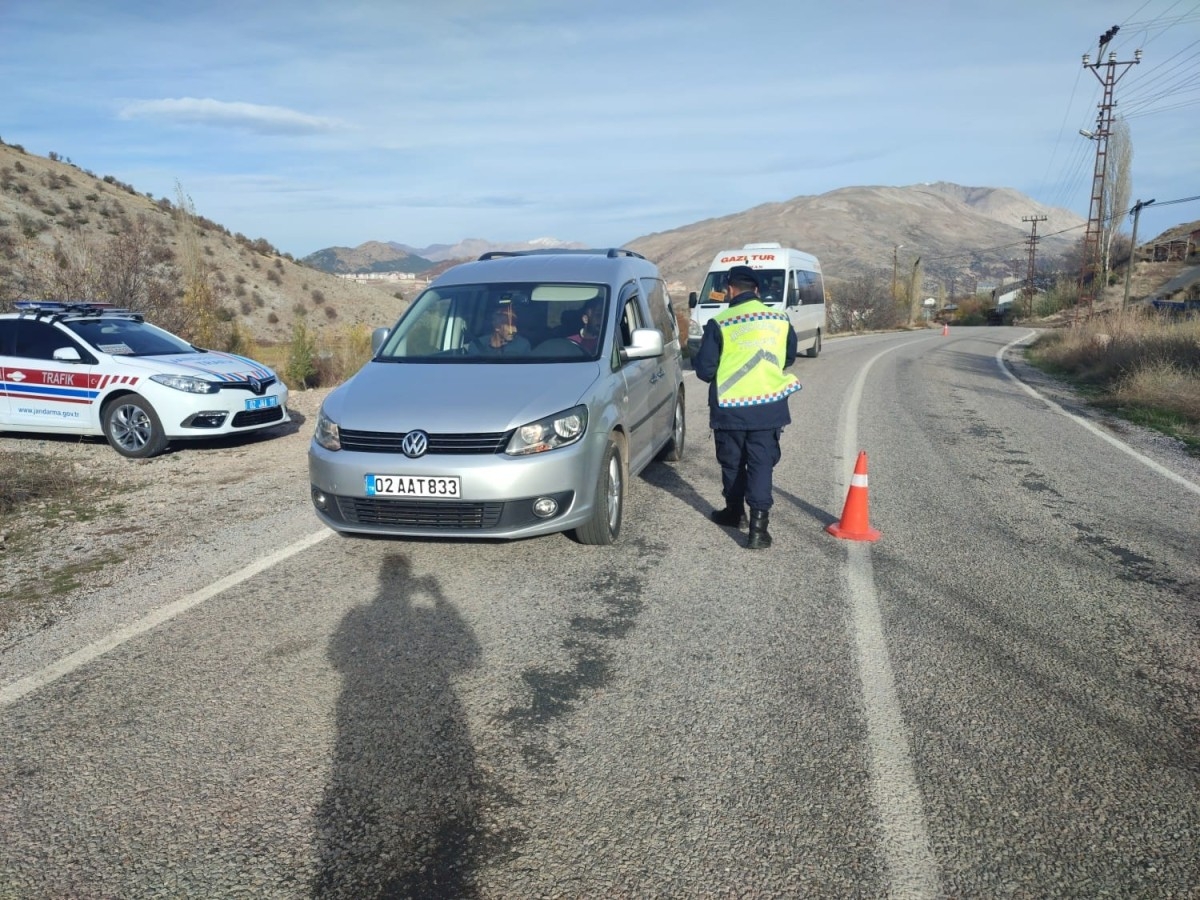 Jandarma ekiplerinden sıkı denetim