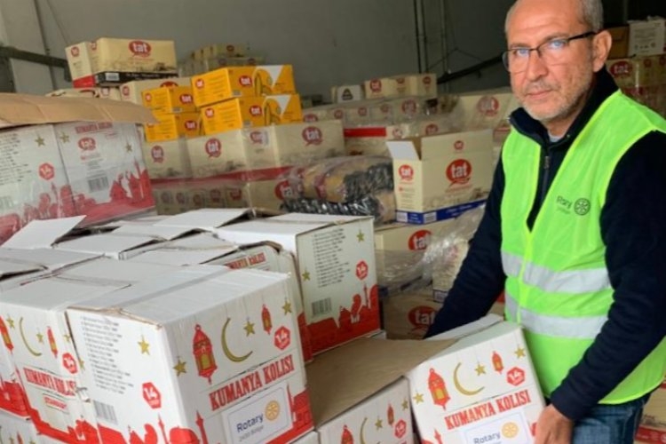 Adıyaman:Rotary depremzedelere Ramazan yardım kolileri dağıtıyor