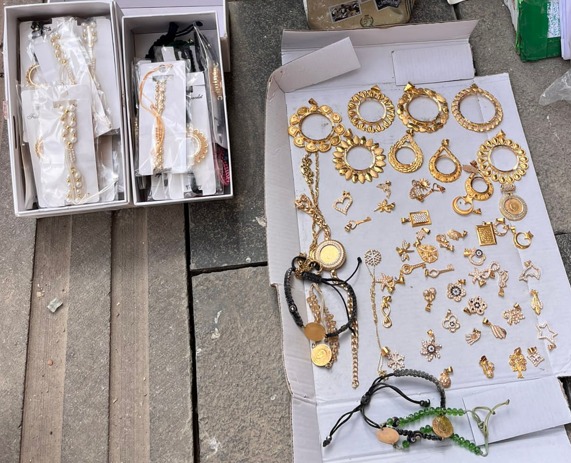 Gölbaşı’nda Enkazlardan Çıkan Değerli Eşyalar Sahiplerine Teslim Ediliyor