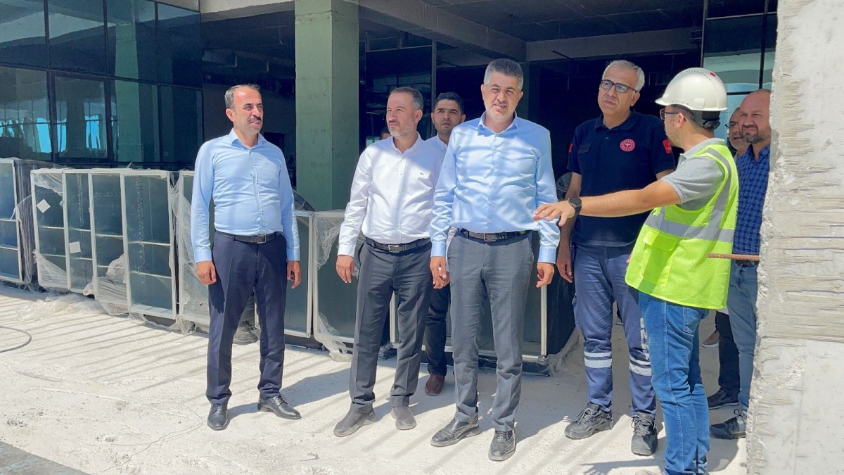 Milletvekili Şan, hastane inşaatında incelemede bulunarak çocukları ziyaret etti