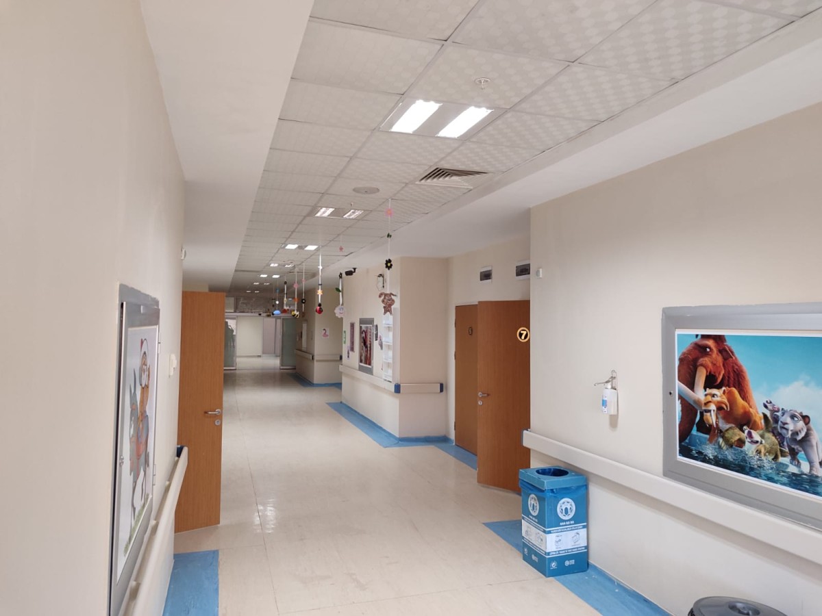 GÖLBAŞI DEVLET HASTANESİ ÇOCUK SERVİSİNDE SÜSLEMELER YAPILDI