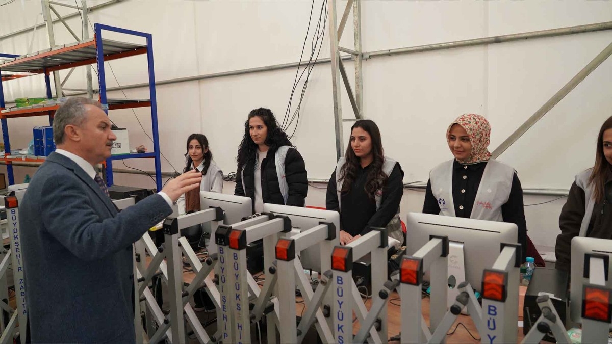 Başkan Kılınç Sosyal Marketi ziyaret etti