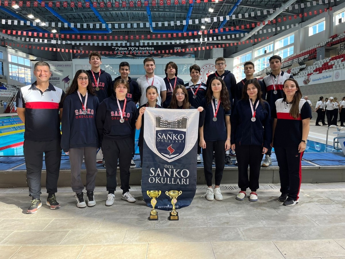 SANKO okulları öğrencilerinin yüzme başarısı