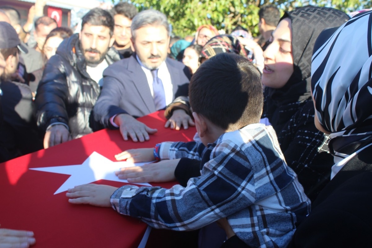 Bakan Göktaş'ın Kahtalı koruma polisi şehit Musa Erdem son yolculuğuna uğurlandı 