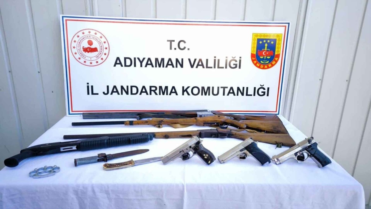 Jandarmadan ruhsatsız silahlara 1 gözaltı